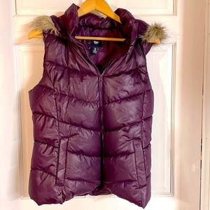 🌟Gap puffer vest with detachable fur trim hood